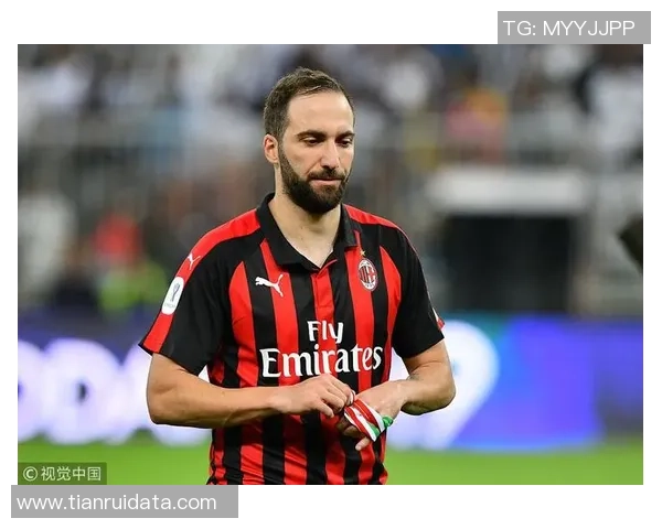 世界足球明星队长的传奇故事与荣耀时刻揭秘